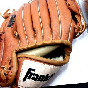 Franklin 4609 Field Master Series 9.5" Right-Hand Throwing YouthBaseball Glove